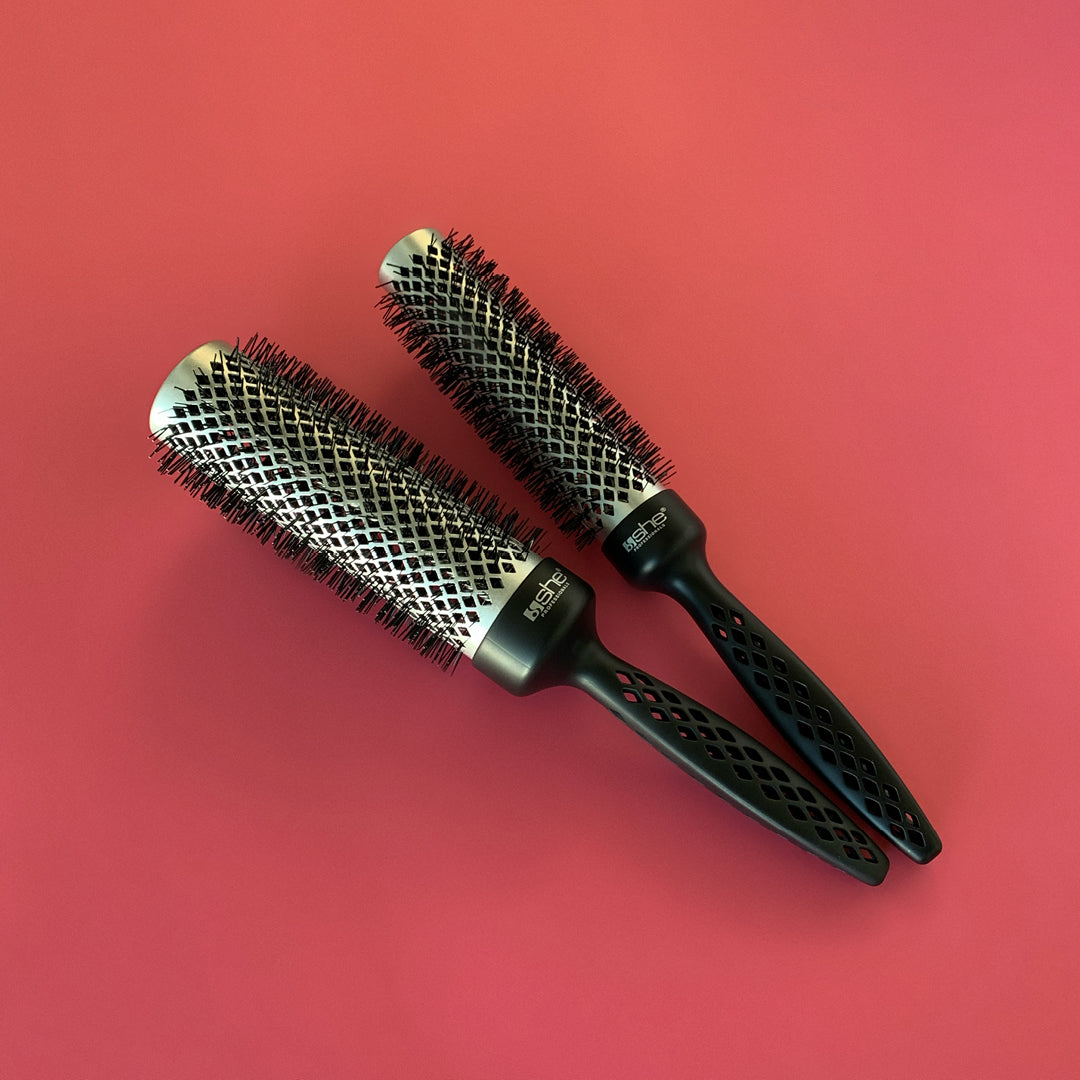 foto di spazzole termiche su sfondo rosa