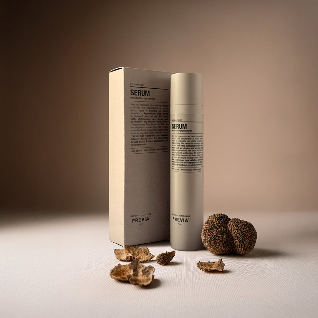 flacone del serum di previa su sfondo neutro rosetta con dei pezzi di noce