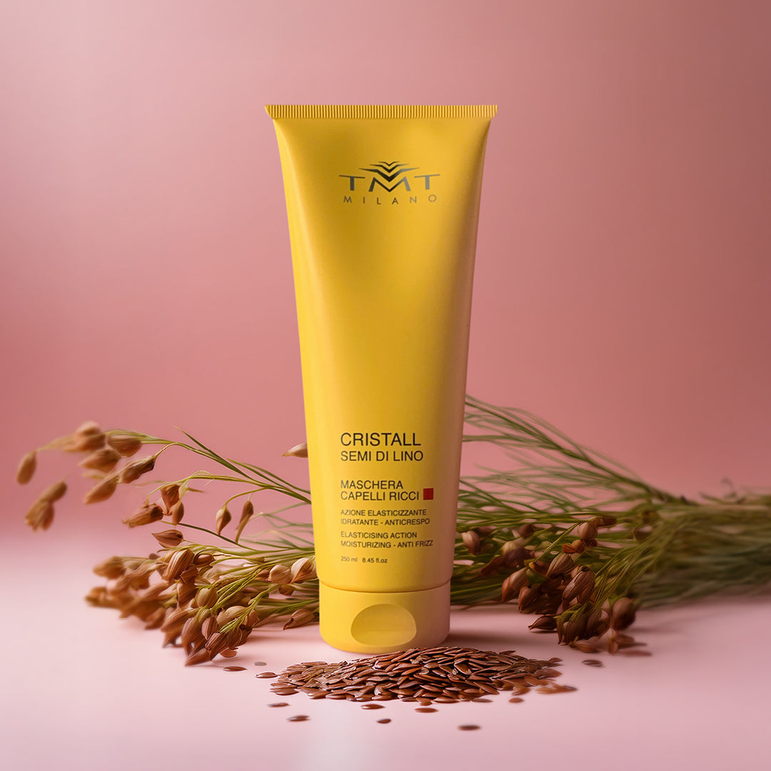 Prodotto TMT maschera capelli ricc isu sfondo nuetro aranciato e il flacone poggia sui semi di lino